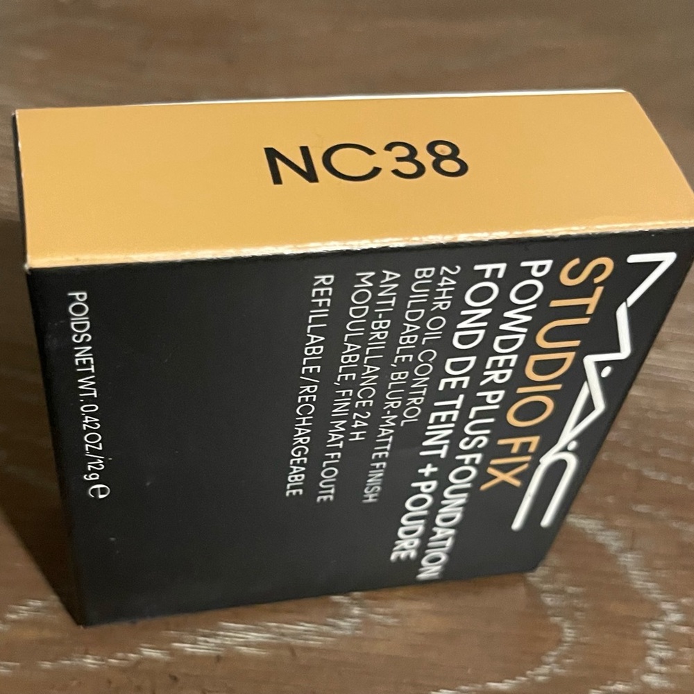 MAC Cosmetics Powder Foundation Refill - Picture 2 of 3